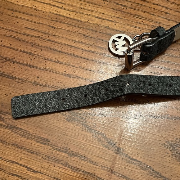 Michael Kors belt bag - Picture 9 of 15